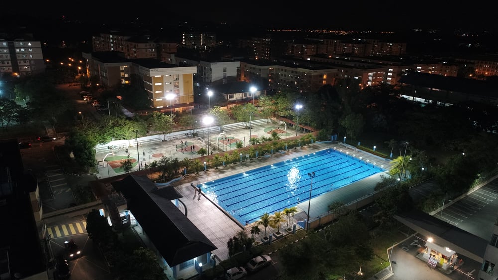 LED lighting for aquatic centers